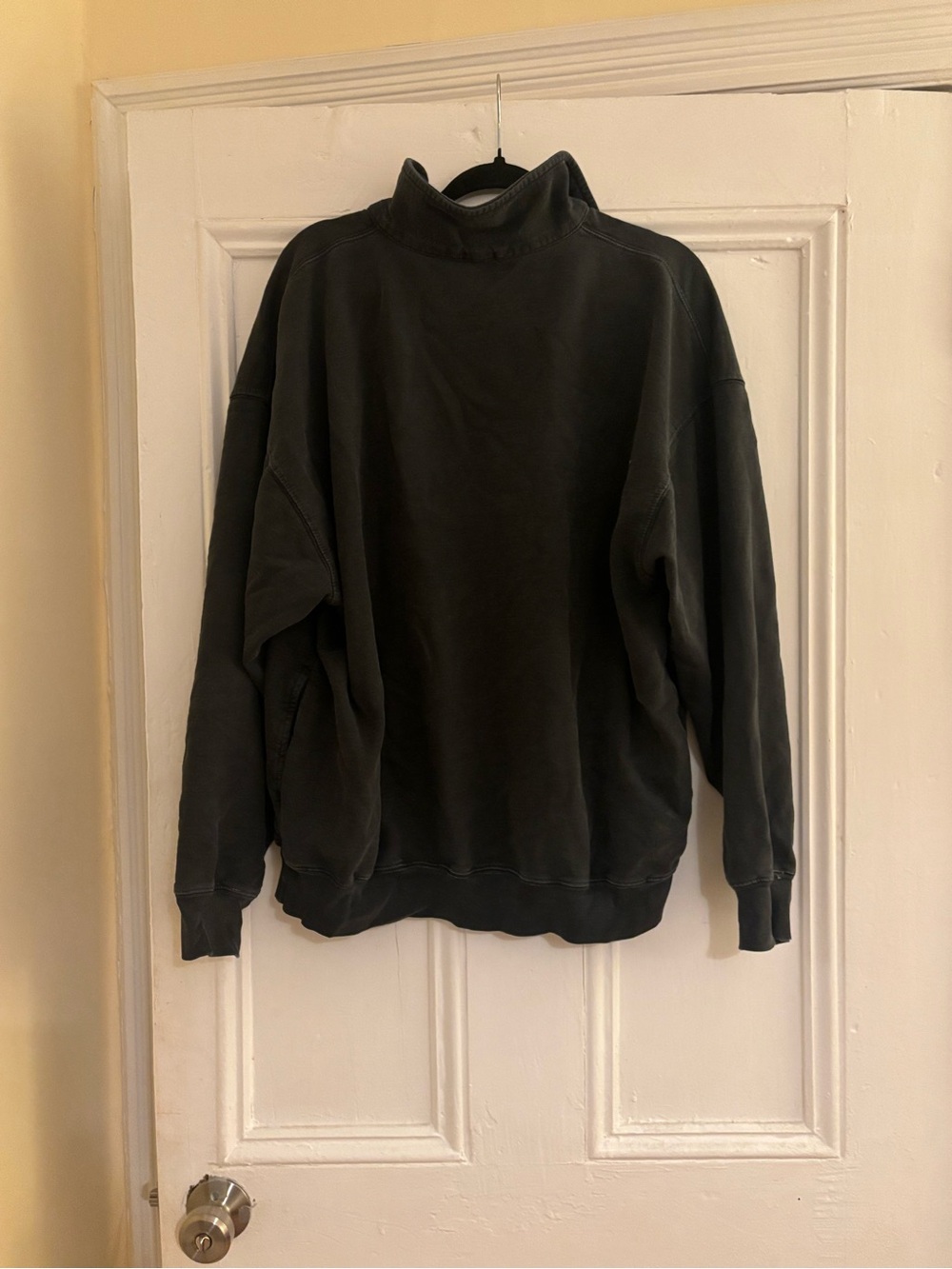 Brandy Melville Black Crewneck Pullover with Red 'New York' Embroidery - Picture 4 of 5